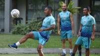 Lewatkan Sesi Latihan Resmi, Yaya Pimpin Persiapan Terakhir Persib